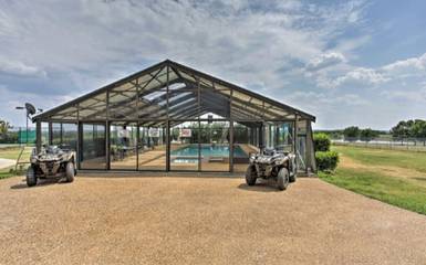 Log Cabin for 6 Guests in Lake Texoma, Texas, Picture 2