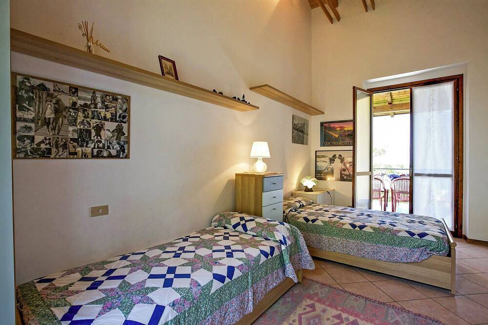 Ganze Wohnung, Geschmackvoll möblierte 3-Zimmer-Wohnung in einer kleinen Residenz mit Pool in Pino sulla Sponda del Lago Maggiore, Maccagno con Pino e Veddasca