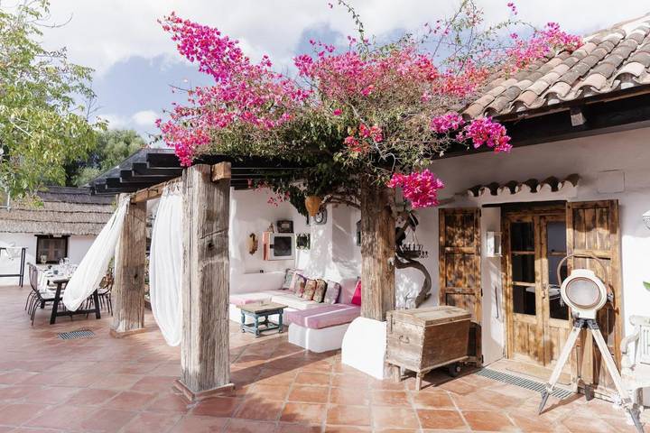 Apartamento para 2 personas, con jardín y vistas además de sauna y piscina en Jimena de la Frontera
