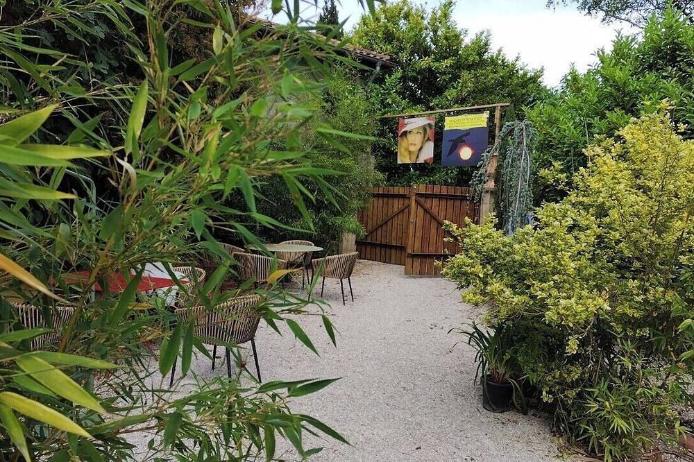 Hostelry private in Écully, Rhône
