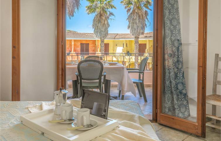 Appartement de vacances entier, Appartement confortable sur la plage avec climatisation, parking, cuisine, piscine et Internet - à seulement 2,5 km ! in Palau (town), Palau (Sardaigne)