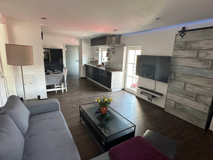 Ferienwohnung für 3 Personen, mit Balkon und Garten sowie Sauna