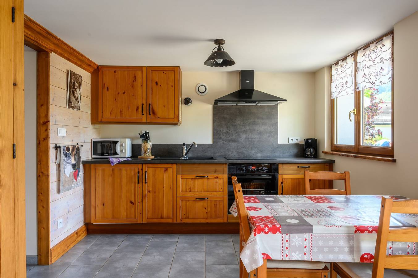 Chalet 'La Sportive' avec vue sur les montagnes, jardin privé et Wi-Fi in Cornimont, Parc naturel régional des Ballons des Vosges