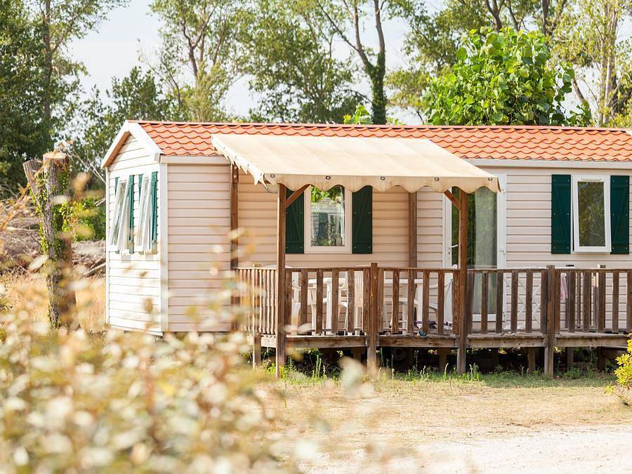 Camping Bella Italia - Mobilhome 6 personas - Mobil-home | Clásico | 2 Dormitorios | 4/6 Pers. | Terraza elevada | Aire acondicionado. in Peschiera del Garda, Montañas Garda