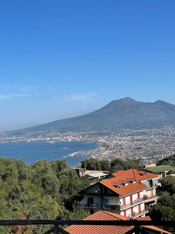 Appartamento per 7 persone, con Balcone e Terrazza nonché Giardino e Panorama a Pimonte