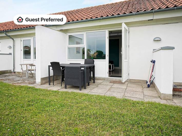 Ferieudlejning for 4 personer, med pool og terrasse samt have, børnevenlig i Allinge-Sandvig