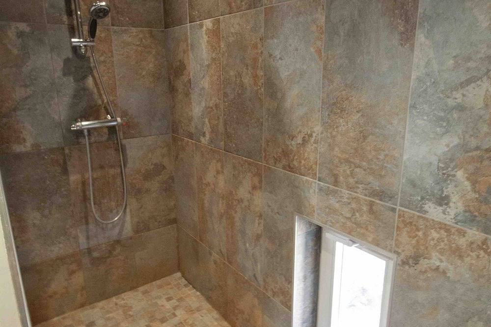 Apartamento entero, Loft-Firma-Baño privado con ducha-Vista al patio in Colmar, Región de Colmar