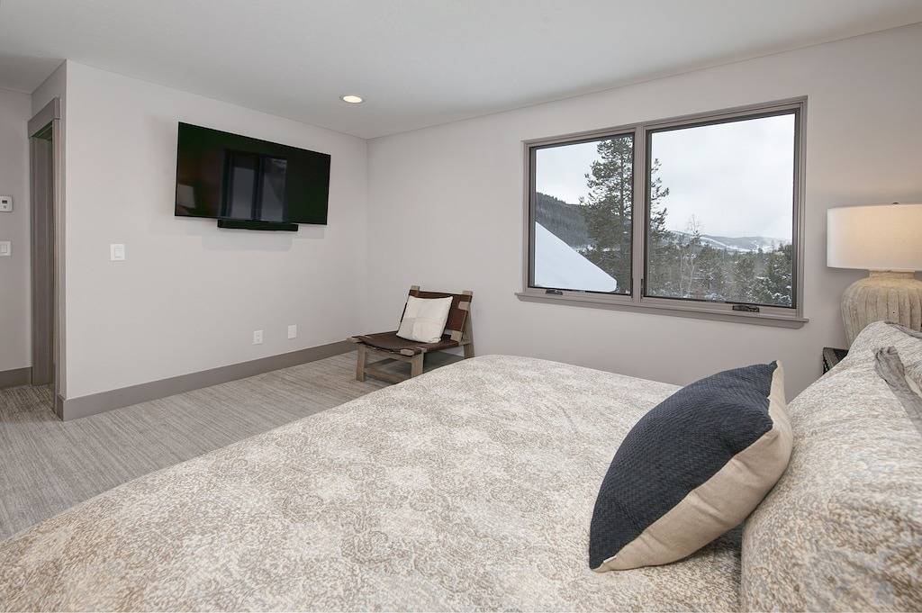 Stunning, Modern, Brand New Luxury in the Sanctuary at Keystone with Private Hot Tub in Arapahoe Basin