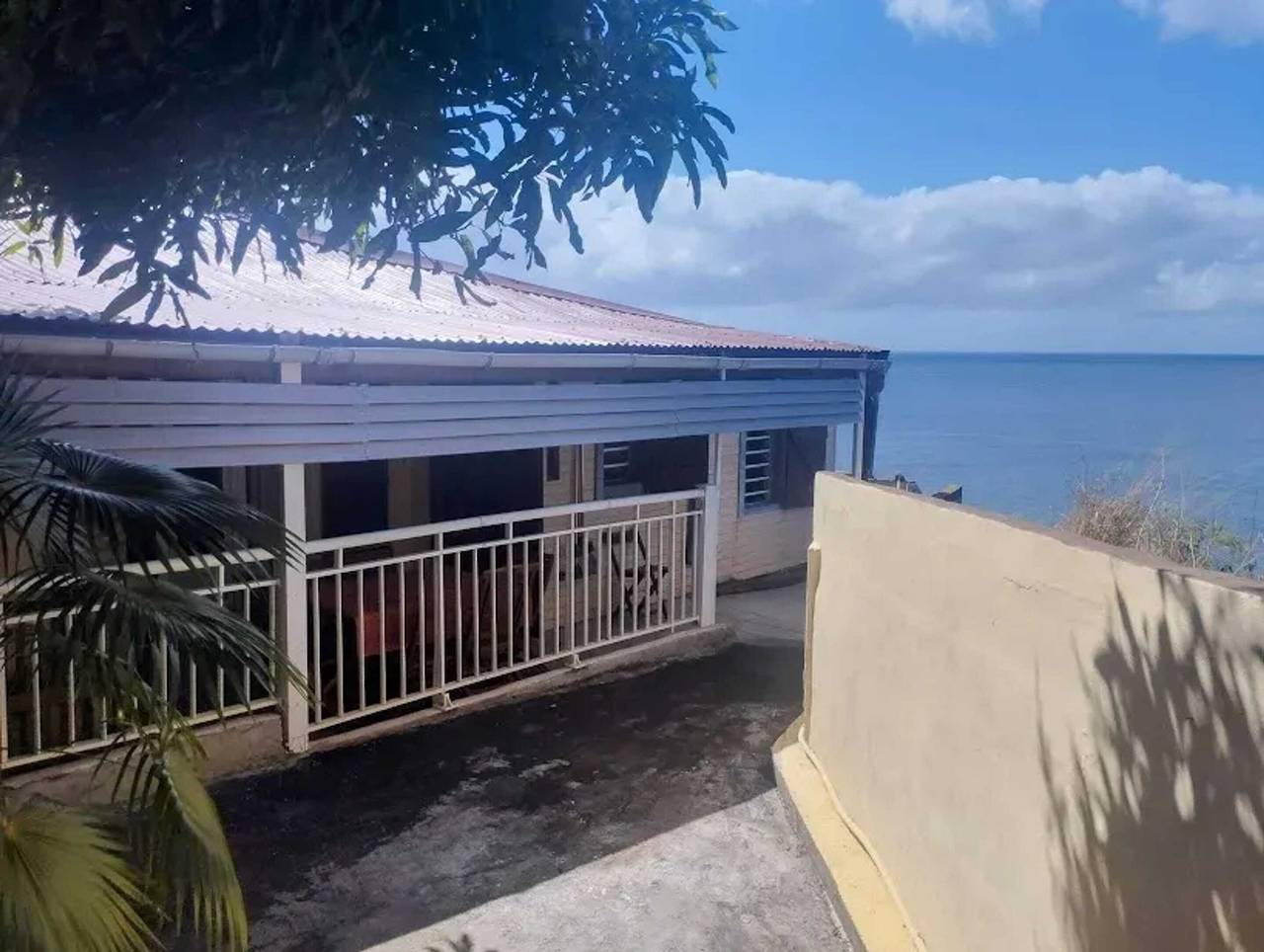 House accommodating up to 7 guests in Basse-Terre in Basse-Terre, Guadeloupe (Caribbean)