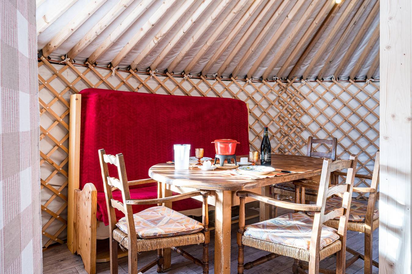 Glamping « La Yourte Des Clapières » : Vue Montagne, Terrasse et Jardin Privés in La Giettaz, Région d'Albertville