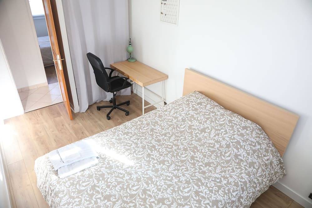Apartamento entero, Warm, Calm Flat Near Orly Airport and Paris Center !! in Antony, Altos del Sena