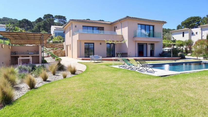 Location de vacances pour 10 personnes, avec jardin ainsi que piscine et vue dans Pointe Des Chevaliers Hyeres - 2