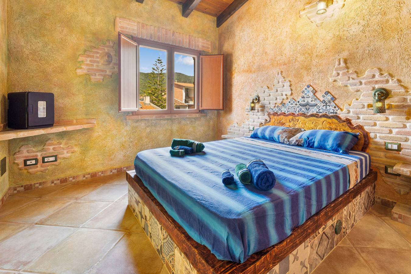 Zimmer 'Mila' mit Bergblick, Gemeinschaftsterrasse und Wlan in Teulada, Cagliari Provinz