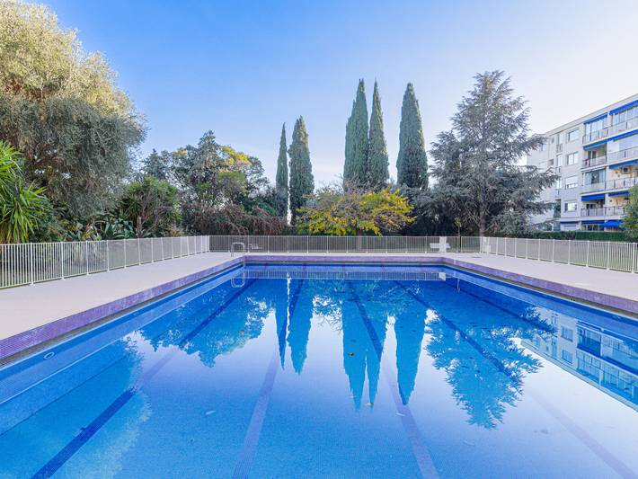 Ferienwohnung für 4 Personen, mit Kinderpool und Terrasse sowie Garten in Nizza