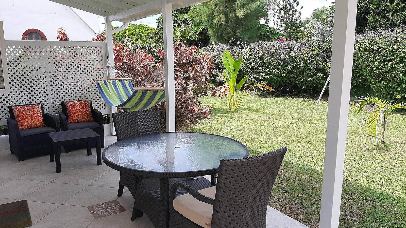 Entire holiday apartment, Tropical Gecko Studio - Sweet Jewel Apartments in Christ Church