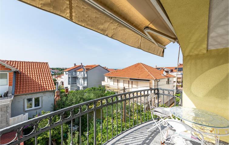 Ganze Ferienwohnung, Charmantes Apartment, 2 km vom Strand entfernt, mit WLAN, Klimaanlage, Terrasse und Parkplatz in Zadar Stadt, Zadar (Kommun)