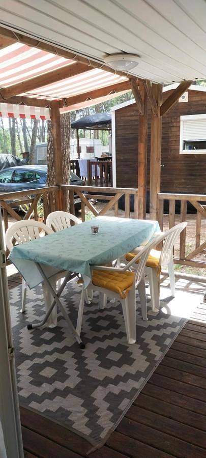 Camping para 5 personas, con vistas al lago además de vistas y jardín en Alt Empordà