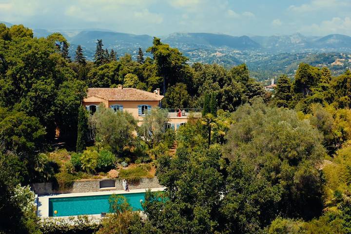 Château pour 14 personnes, avec terrasse et jardin dans les Alpes maritimes
