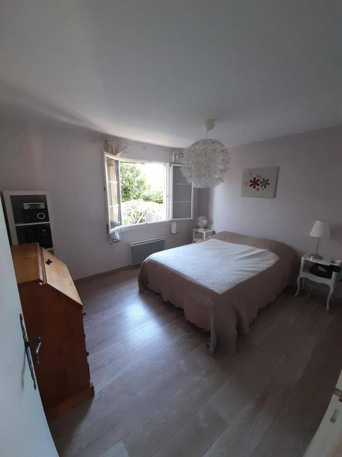 Location de vacances pour 6 personnes, avec piscine ainsi que vue et jardin à Armissan - 2