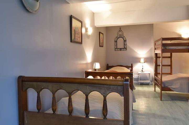 Location de vacances pour 21 personnes, avec jardin à Belle-et-Houllefort - 2