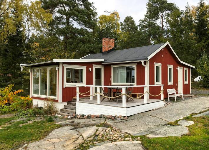 Boende med bastu och brygga nära Grisslehamn in Stockholm region
