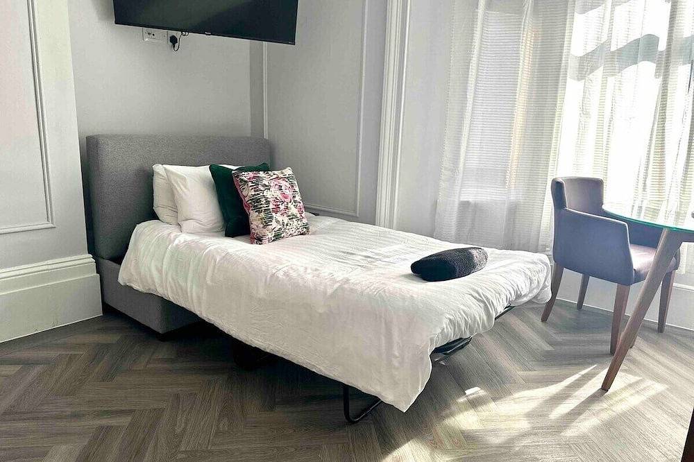 Entire apartment, Triple Suite - Eden Beach Suite in Parish of Saint Helier, Jersey