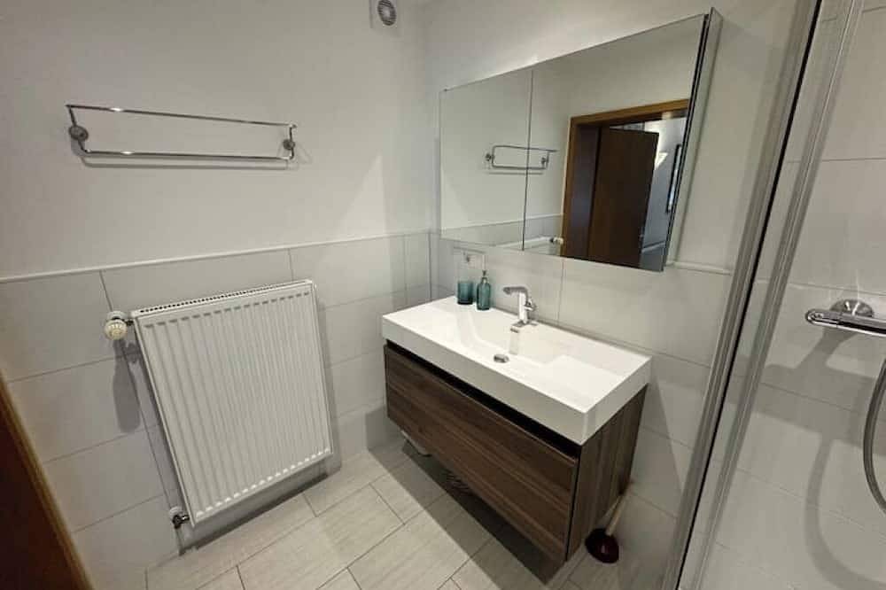 Entire apartment, Cozy 2-room apartment with terrace, parking & excellent connections in Heusenstamm, Landkreis Offenbach