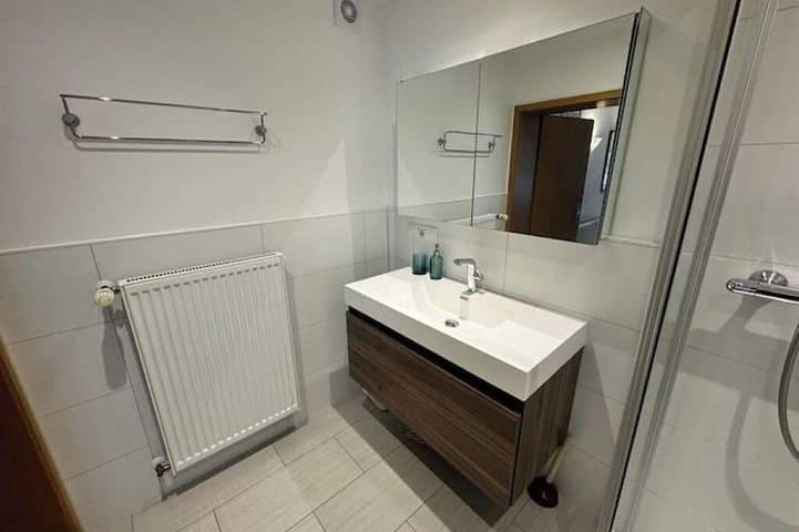 Apartamento entero, Cozy 2-room apartment with terrace, parking & excellent connections in Heusenstamm, Distrito de Offenbach