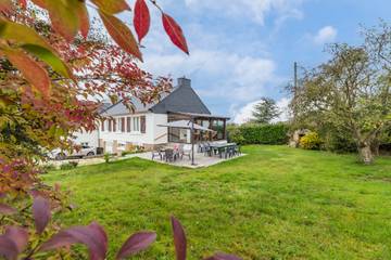 Gîte pour 9 personnes, avec terrasse et jardin dans Port Blanc (Penvénan)