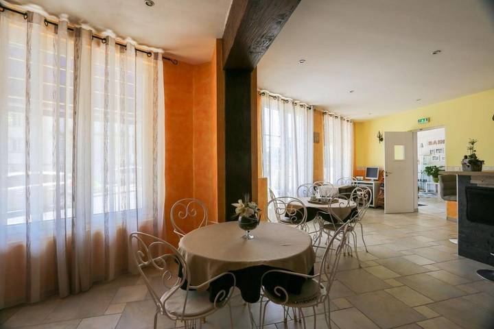 Hôtel pour 2 personnes, avec vue à Saintes - 2