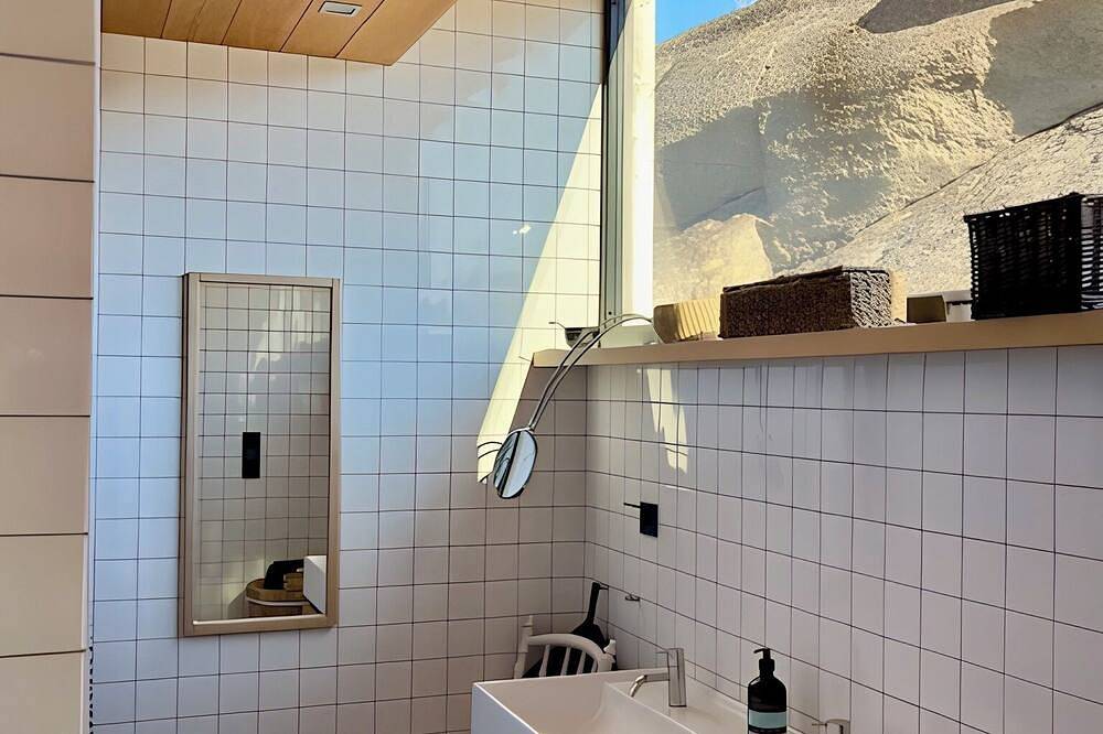 Exclusive cabin on the edge of Hvasser – pool, coastal rocks and total privacy in Tjøme
