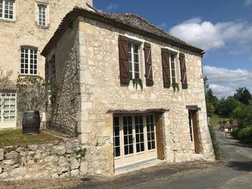 Gîte pour 4 personnes, avec terrasse et vue à Bouniagues