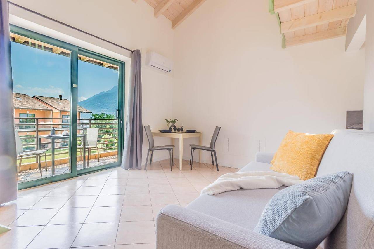 Ganze Wohnung, Monolocale con soppalco Brezza del lario by Varenna Holidays da 11 a 18 e da 28 a 35 in Dervio, Orobie Alpen West