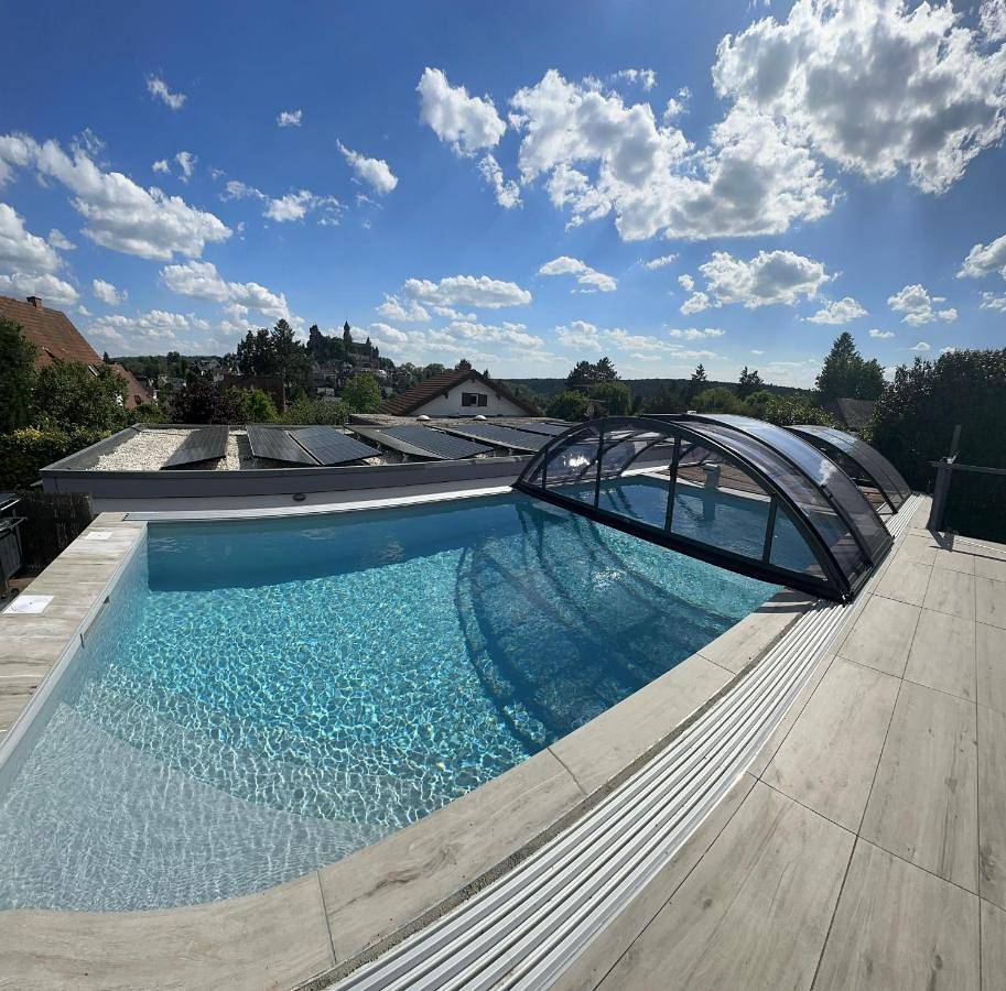 Ganze Wohnung, Ferienwohnung Schlossblick - 4 Sterne Sauna Pool Whirlpool exklusiv in Braunfels, Lahn-Dill-Kreis
