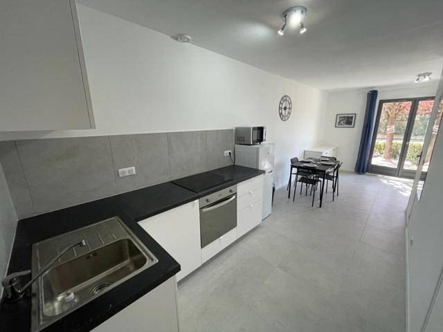 Appartement entier, Appartement 30 m2, piscine et parking privé in Mouans-Sartoux, Côte méditerranéenne (France)