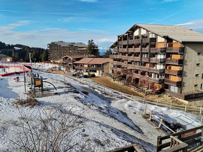 Gîte pour 4 personnes, avec vue ainsi que piscine et balcon dans Chabanon Selonnet - 4