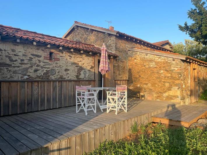 Gîte pour 3 personnes, avec vue ainsi que vue sur le lac et jardin à Monsireigne - 3