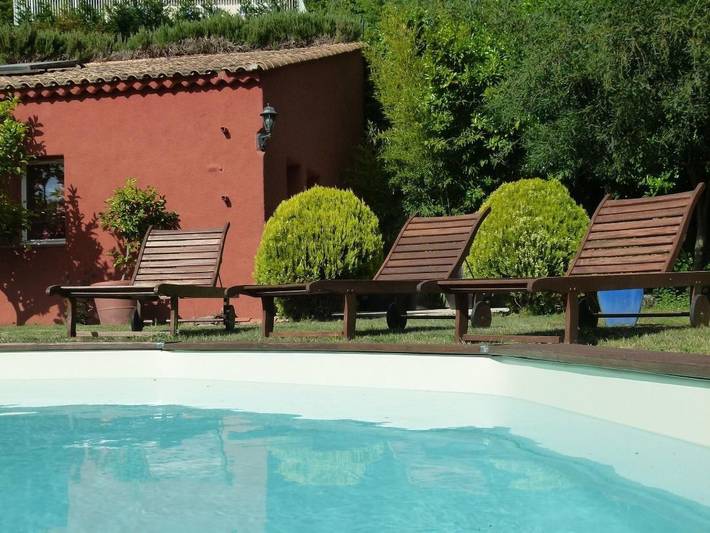 Appartement de vacances pour 2 personnes, avec jardin et piscine, animaux acceptés