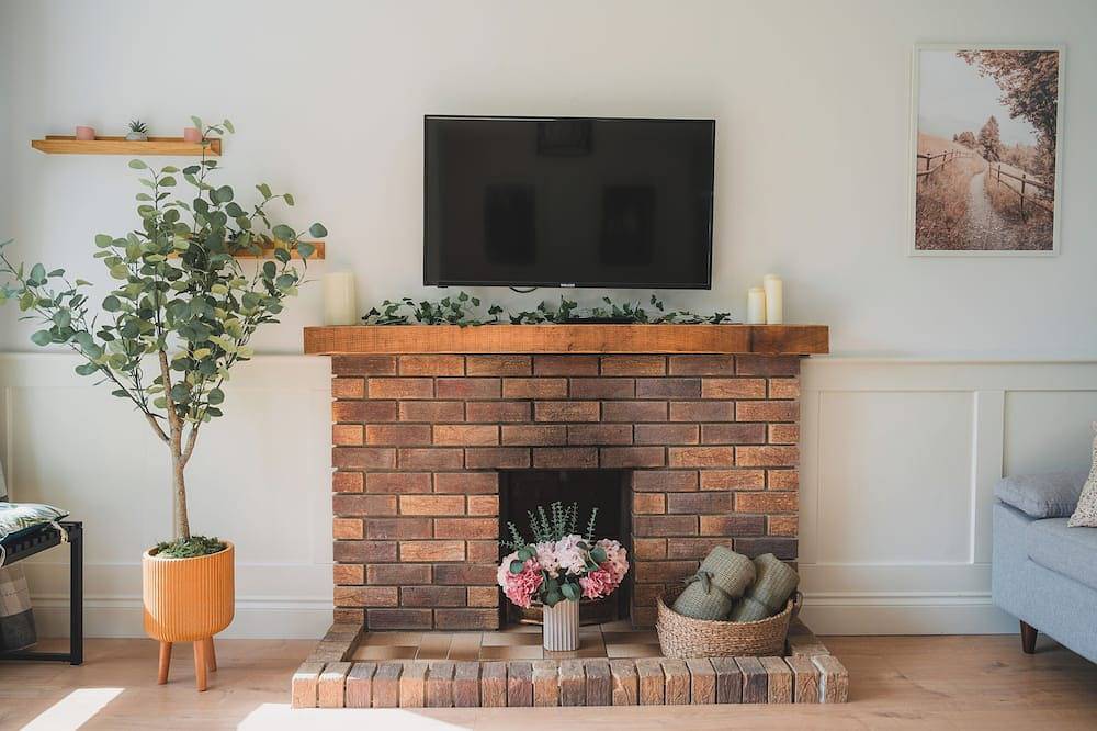 This charming 4 bedroomed newly renovated cottage is situated on a sheep farm. in County Wicklow