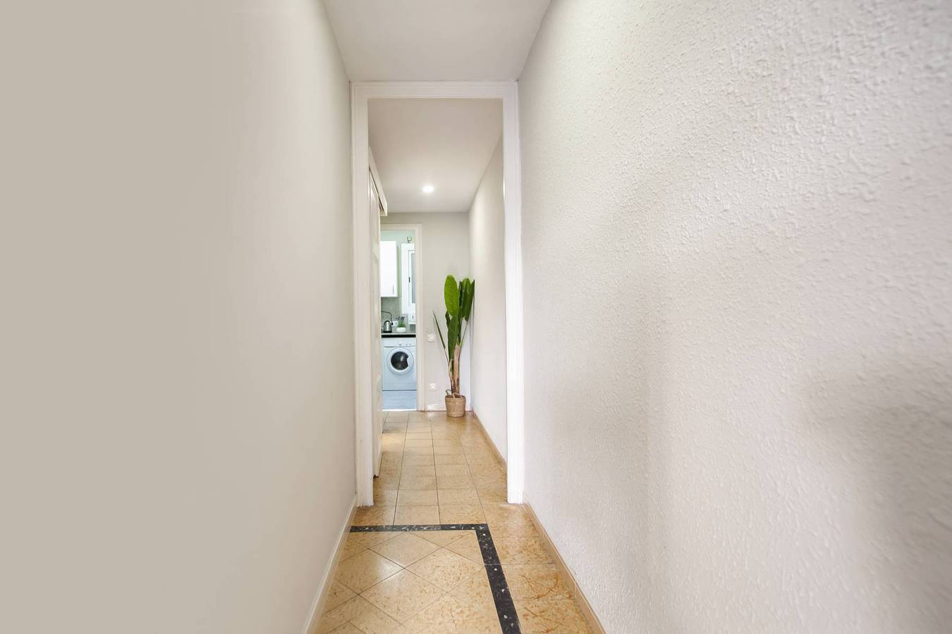 Ganze Wohnung, Ferienwohnung für 4 Personen mit Balkon in Barcelona Zentrum, Barcelona