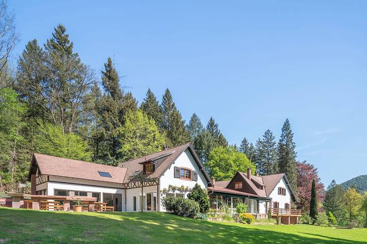 Gîte pour 15 personnes, avec Balcon et Jardin