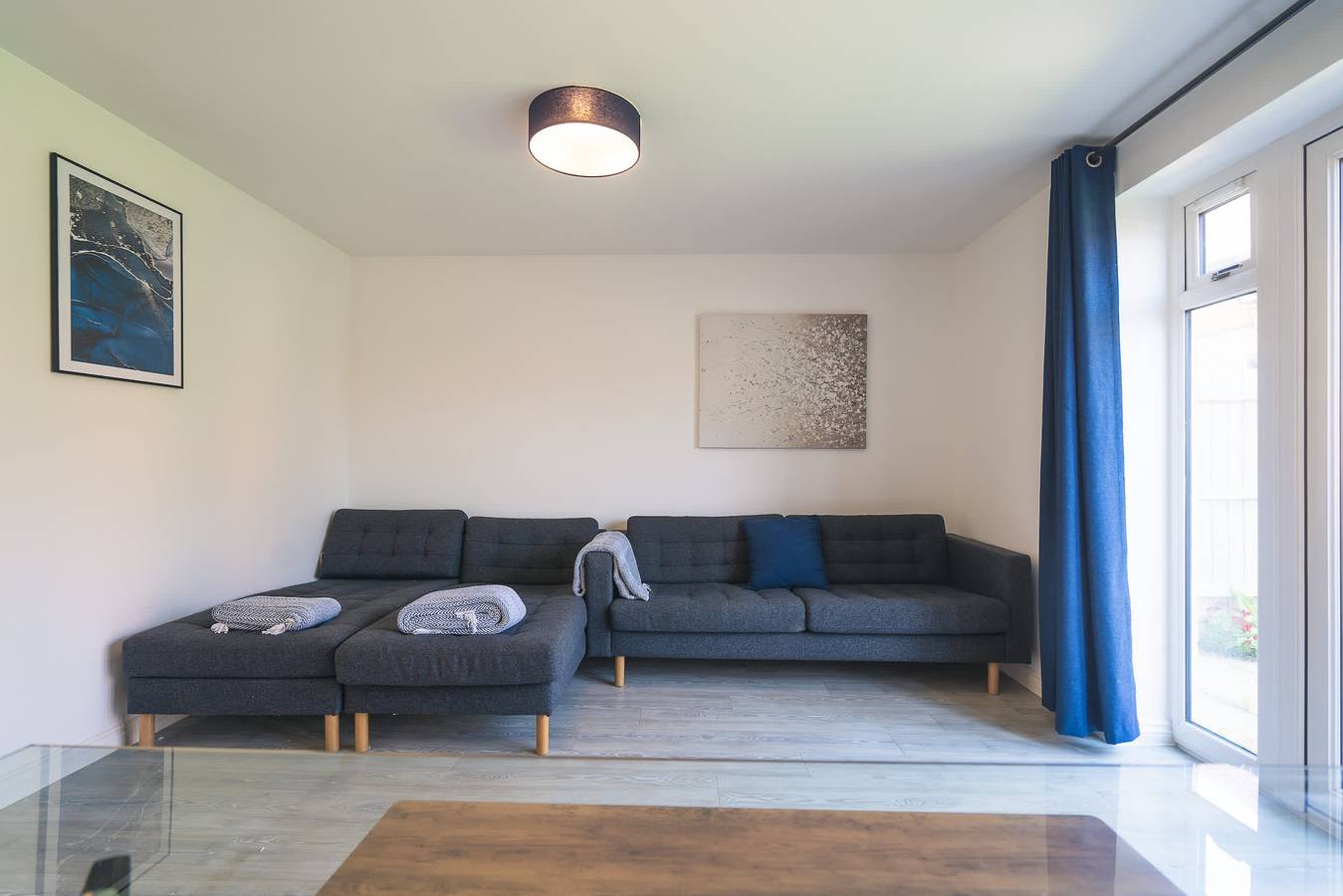 Stylish 3-Bed Retreat with Garden and Parking in Northamptonshire