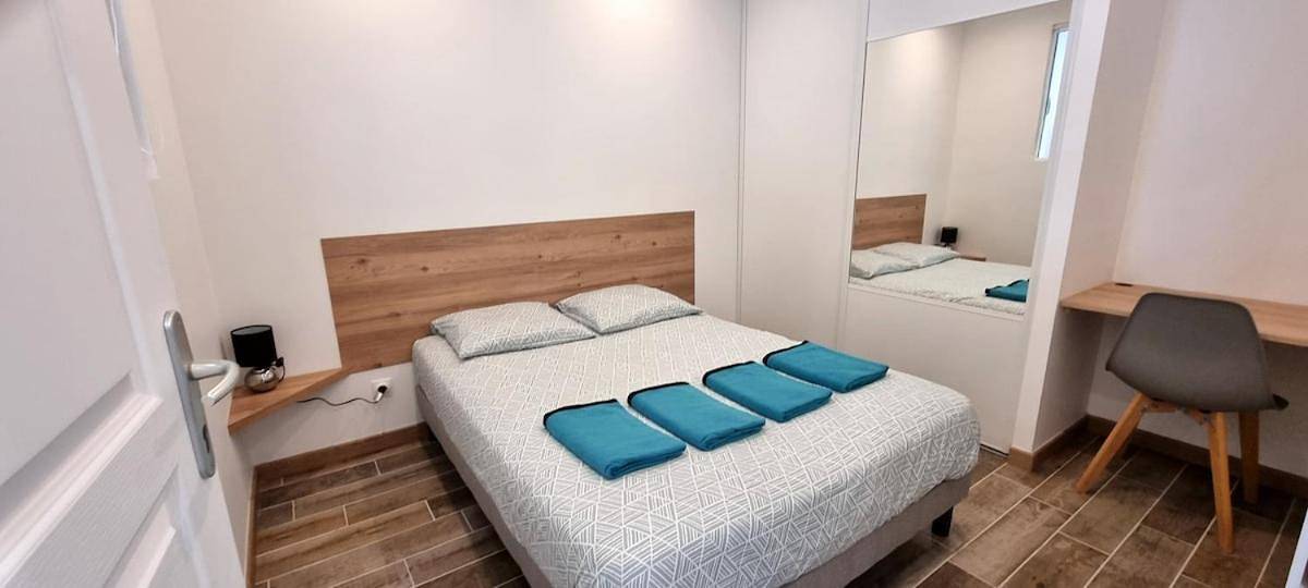 Appartement entier, One-Bedroom Apartment in Saint-Donat-sur-l'Herbasse, Région de Valence