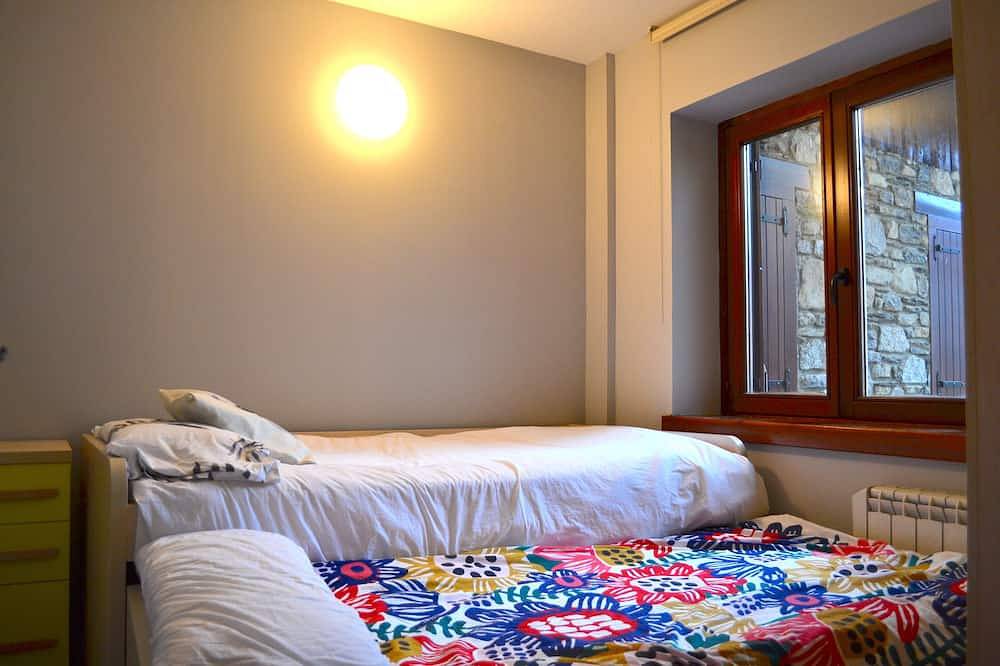 Ganze Wohnung, Mountain apartment with fireplace in València d'Àneu, Alt Àneu