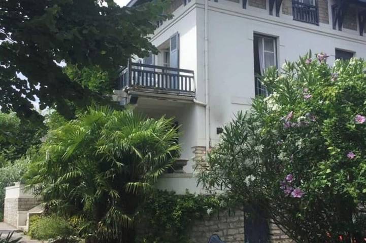 Villa pour 18 personnes, avec jardin et jacuzzi, animaux acceptés à Bayonne