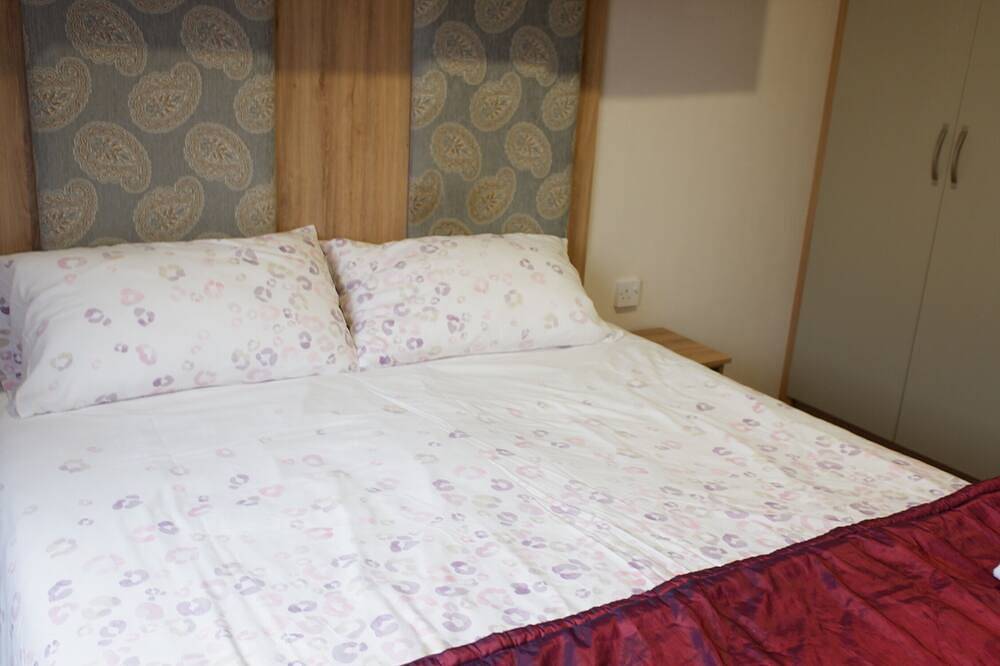 Luxury 2 Bedroom Caravan at Mersea Island Holiday in Mersea Island, Colchester
