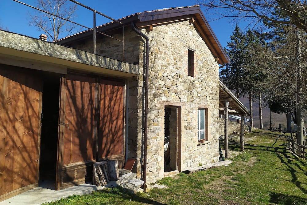 Casa dei nonni surrounded by nature and mountains in Borgo Val di Taro, Appennino Parmense