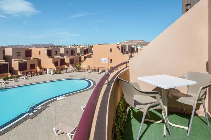 Apartamento entero, Apartamento vacacional "Bahía Sol Deluxe" con piscina, Wi-Fi, terraza in Caleta de Fuste, Antigua