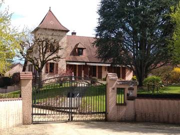 Gîte pour 8 personnes, avec terrasse et jardin dans Authumes