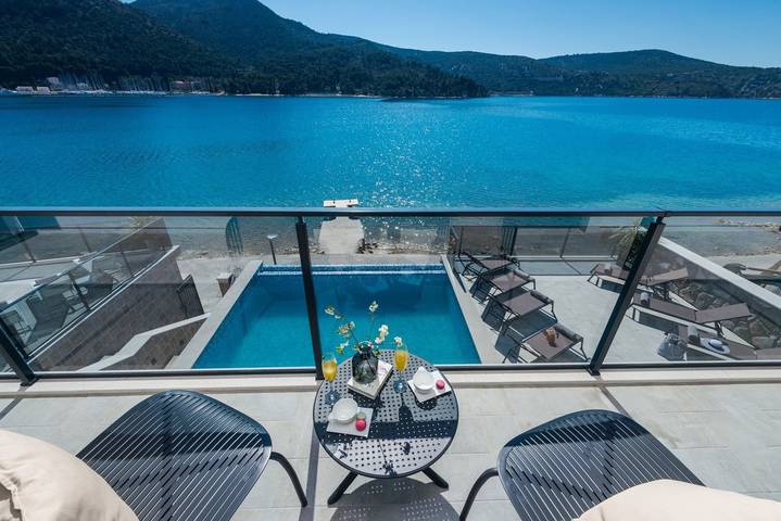 Luxury Beachfront Villa Alegria Dubrovnik w/ Pool in Slano, Dubrovnik-Neretva